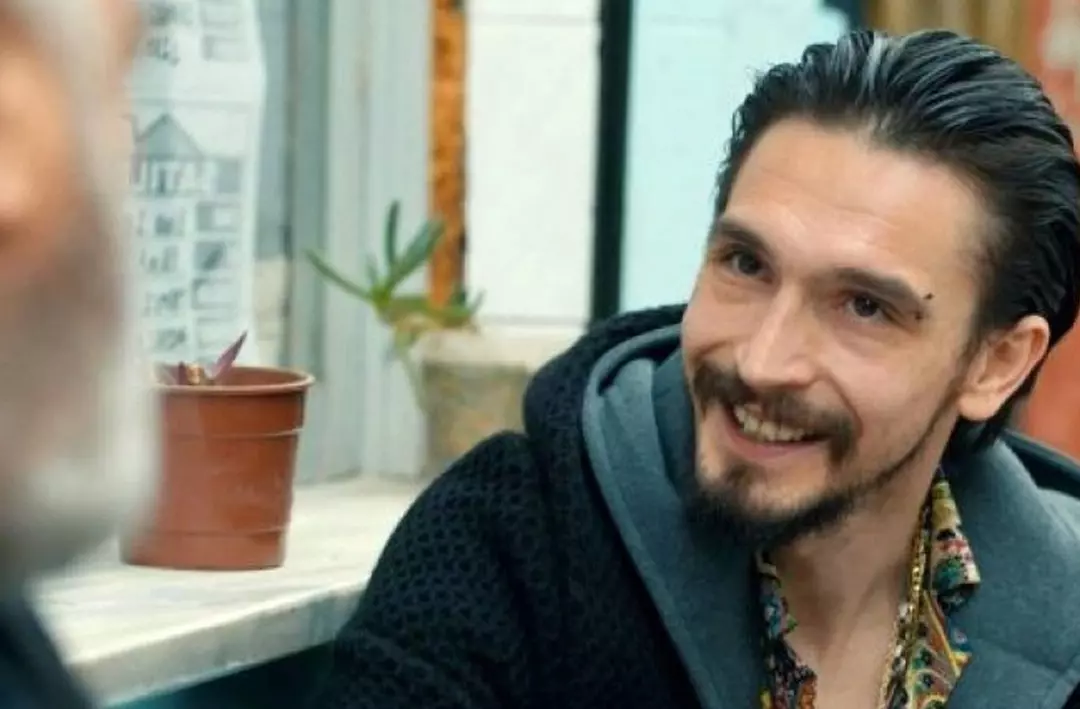 Çukur dizisinde canlandırdığı Timsah Celil karakteriyle hafızalara kazınan ve trans