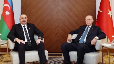 Cumhurbaşkanı Recep Tayyip Erdoğan, Bişkek'te Azerbaycan Cumhurbaşkanı İlham Aliyev ile