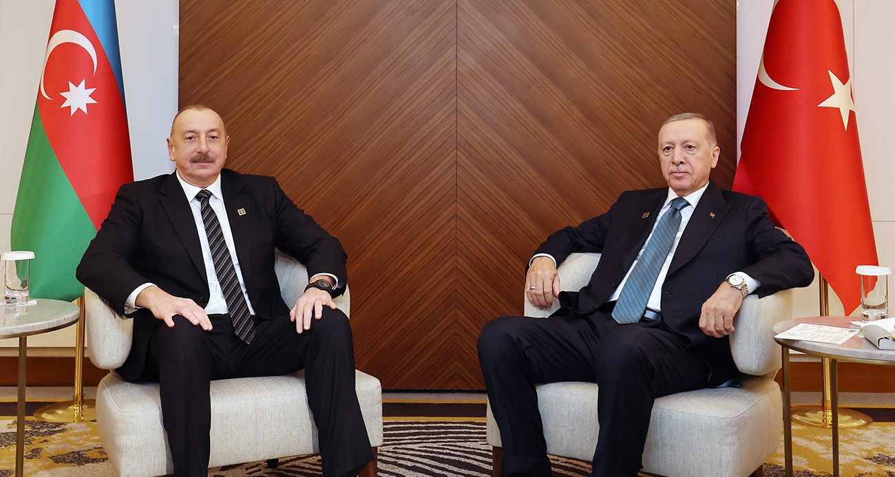 Cumhurbaşkanı Recep Tayyip Erdoğan, Bişkek'te Azerbaycan Cumhurbaşkanı İlham Aliyev ile