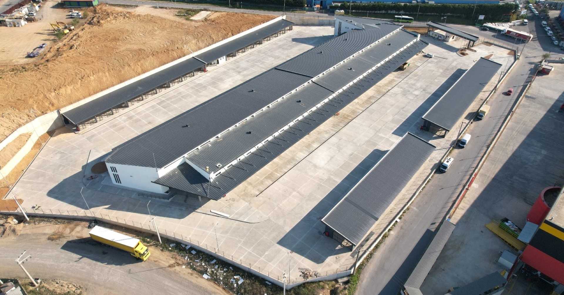 Çayırova Cumhuriyet Mahallesi'nde günümüz teknolojisine uygun şekilde inşa edilen sebze