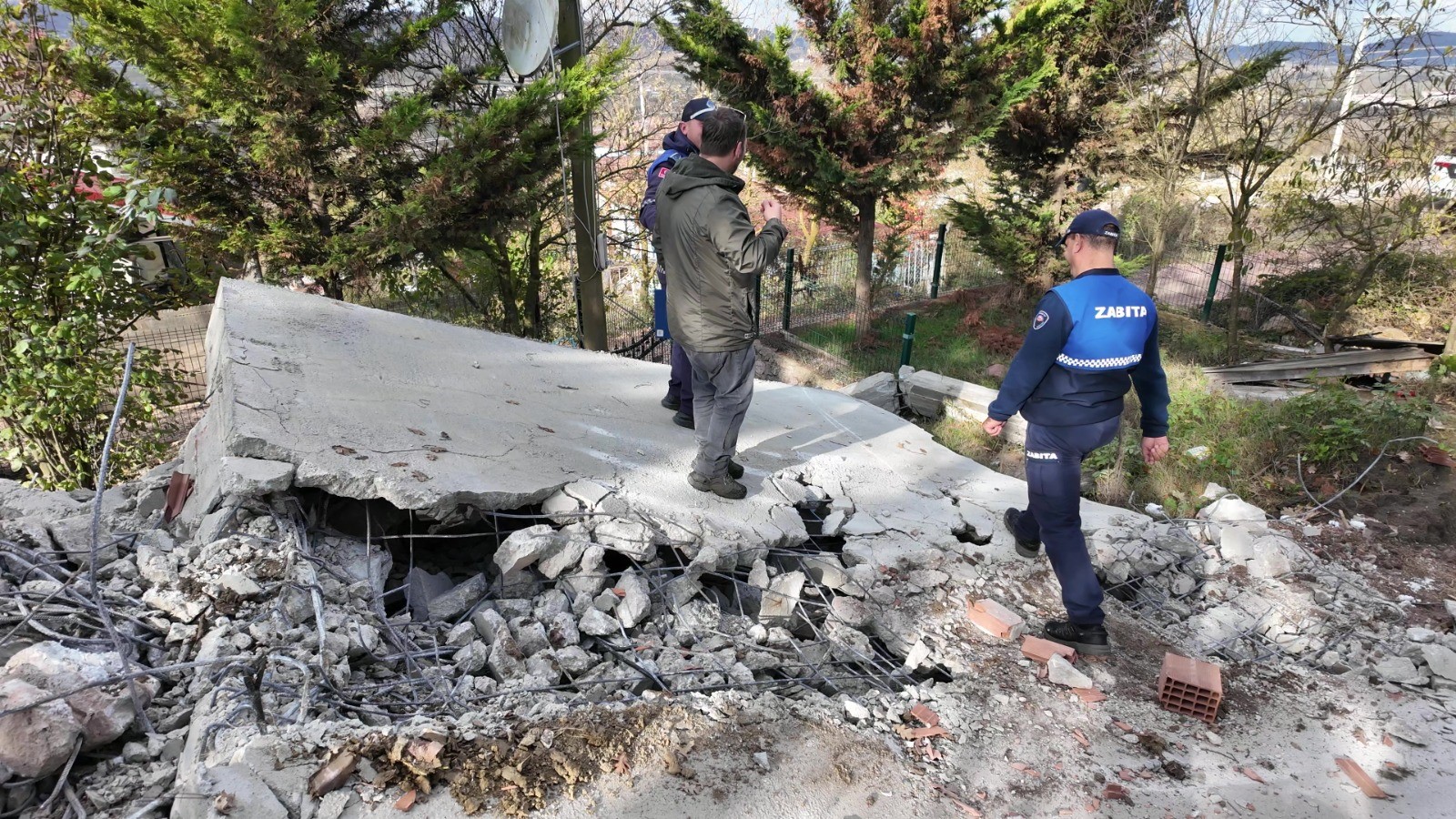 Körfez'de son bir yıl içerisinde 19 kaçak yapı yıkıldı.