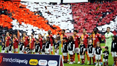 Galatasaray Teknik Direktörü Okan Buruk son oynadıkları Tottenham maçının 11'ine