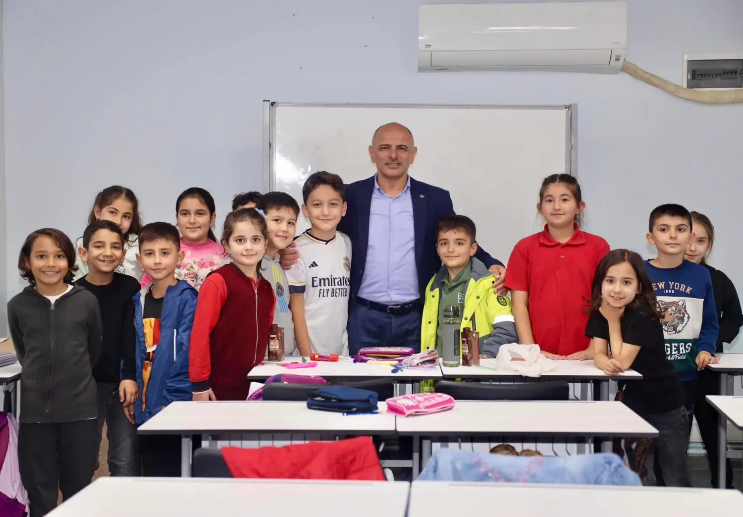 Körfez'de Mimar Sinan Mahallesi'nde hizmete açılan bilgi evini ziyaret eden