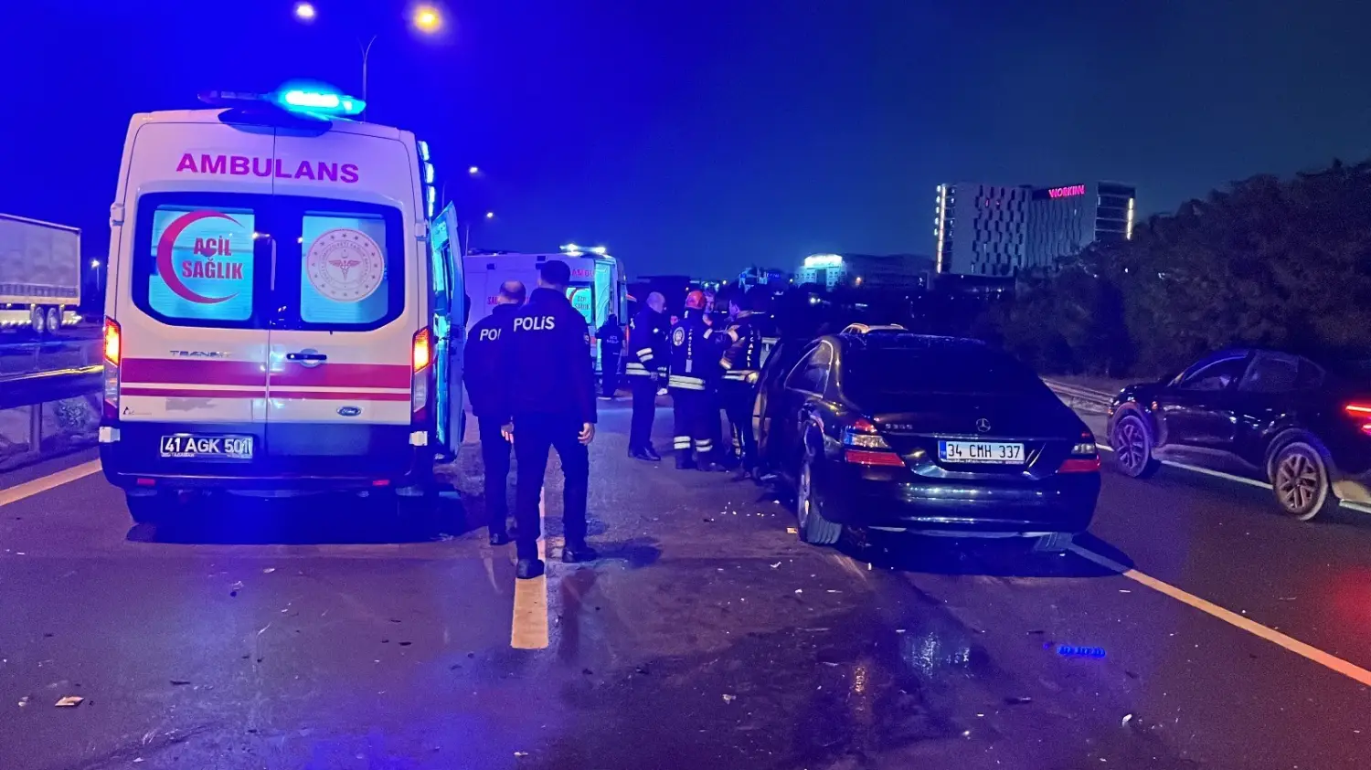 TEM otoyolu Gebze geçişinde meydana gelen karıştığı zincirleme kazada 10