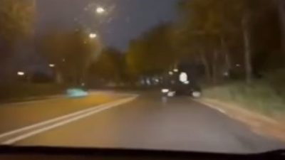 Başakşehir’de yolu kapatan sürücü drift attı. Yürekleri ağza getiren o