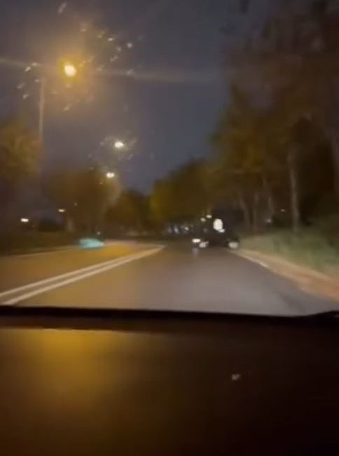 Başakşehir’de yolu kapatan sürücü drift attı. Yürekleri ağza getiren o