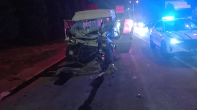 Kocaeli'nin Karamürsel ilçesinde tıra çarpan minibüsün kağıt gibi ezildiği kazada