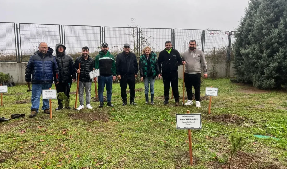 Kocaelispor Başkanı Recep Durul ve gönüllüler, 24 Kasım Öğretmenler Günü