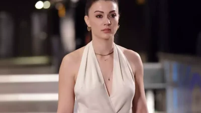 Güneş'in Kızları dizisiyle yıldızı parlayan Burcu Özberk bir süredir ekranda