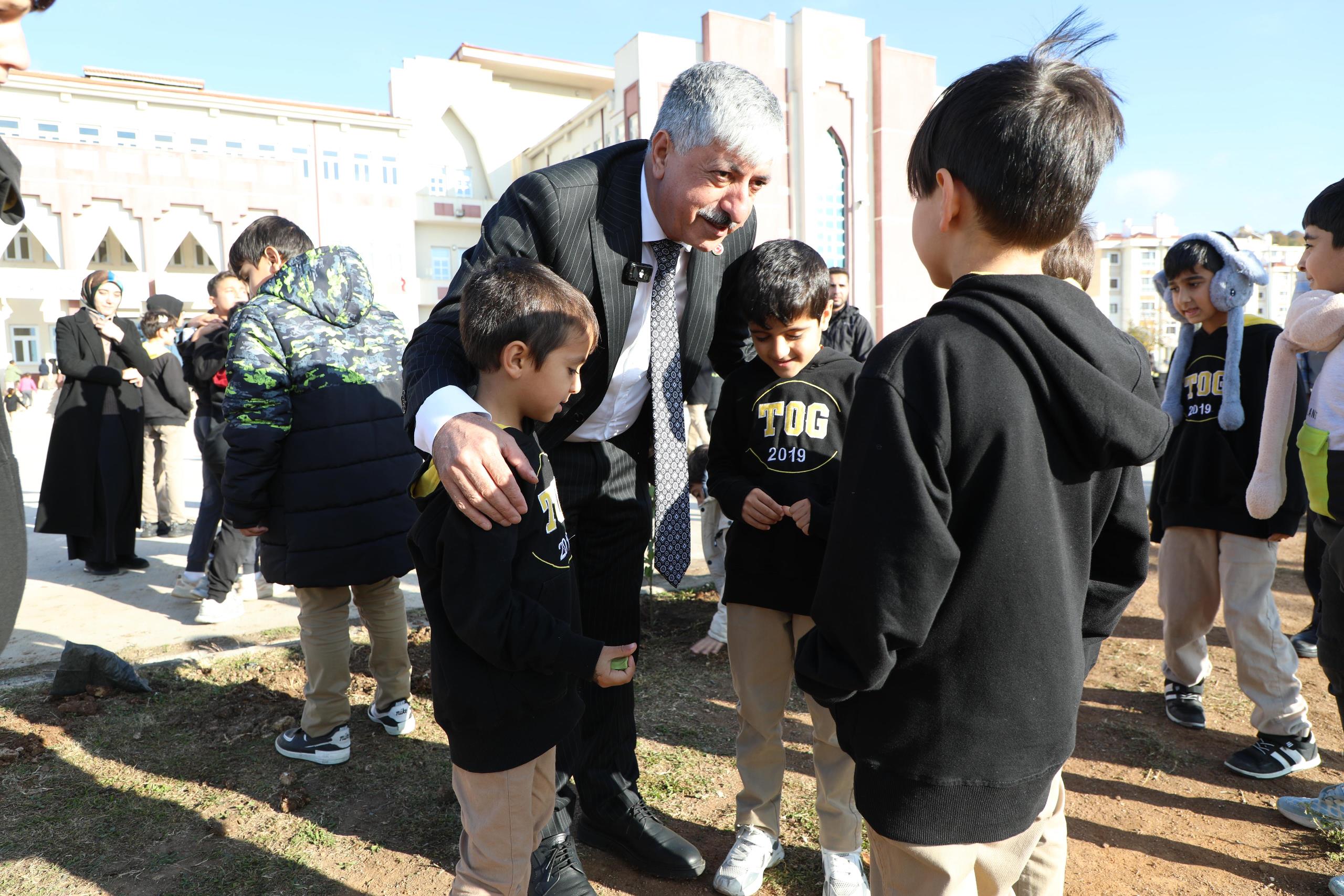 Türkiye genelinde başlatılan Milli Ağaçlandırma Haftası kapsamında, Dilovası’nda TOKİ Osmangazi