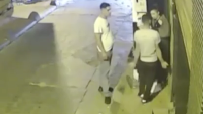 Beyoğlu’nda evine giden genç kızın sokakta yürüdüğü sırada önünü keserek