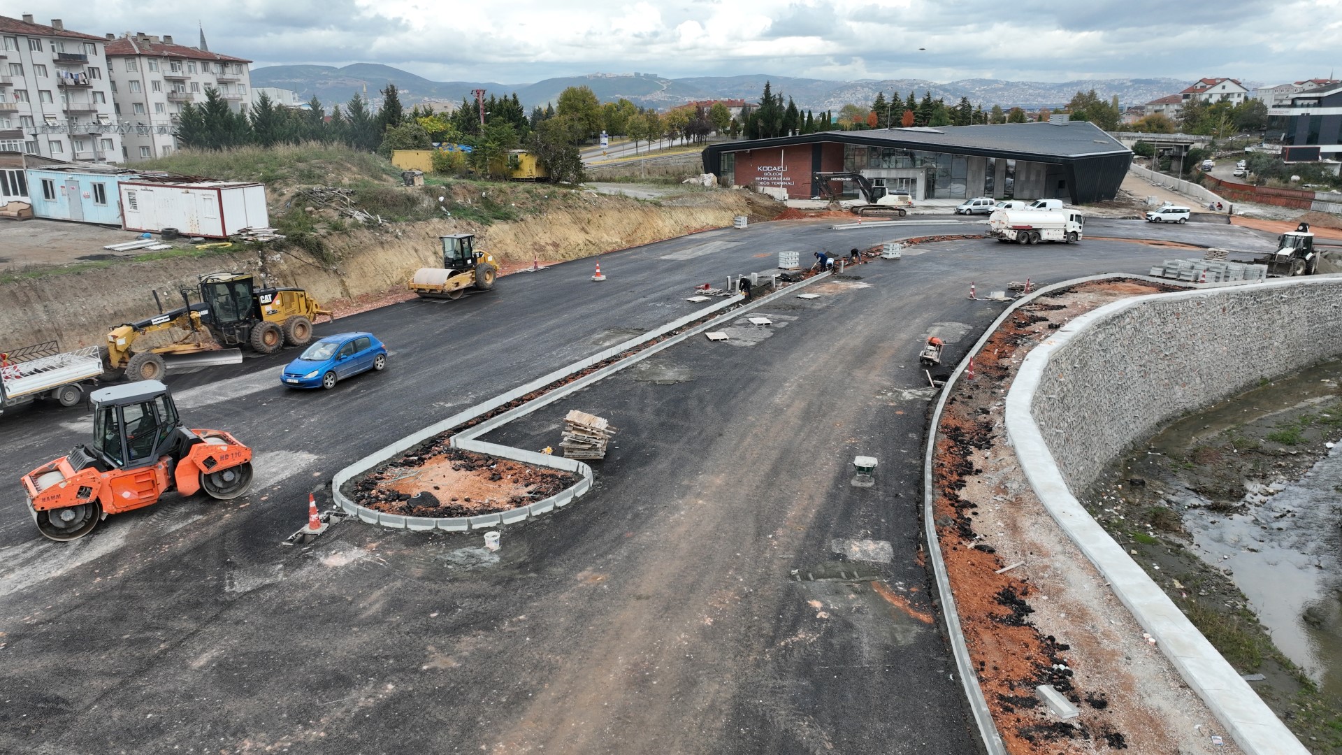 Büyükşehir tarafından Gölcük’te inşa edilen yeni terminal binasında geçici kabul