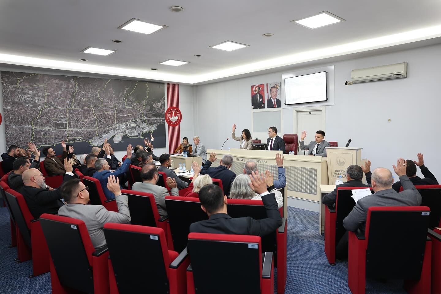 Derince Belediye Meclisi’nin Kasım Ayı Olağan Toplantısı’nda görüşülen sekiz gündem