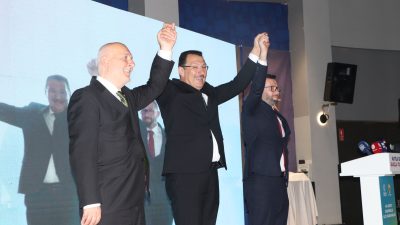 AK Parti'nin kongre süreci kapsamında düzenlenen Başiskele İlçe Kongresi’nde, mevcut