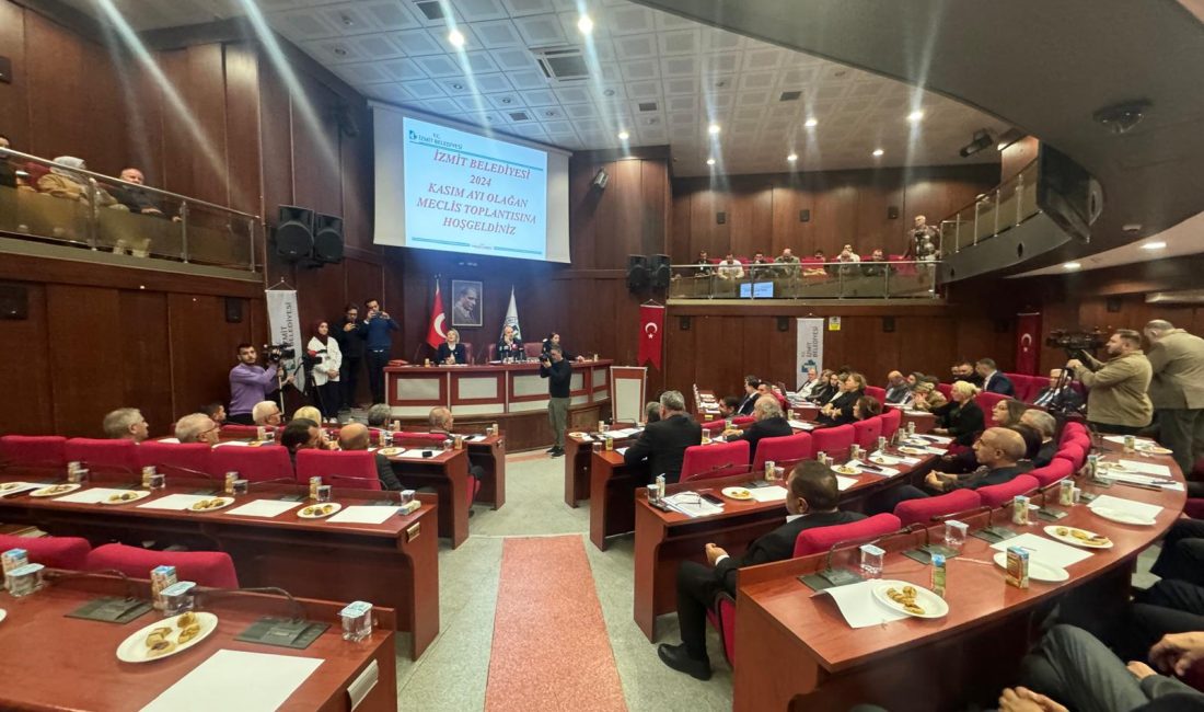 İzmit Belediyesi Meclis Toplantısı'nda, Esenyurt Belediye Başkanı Ahmet Özer’in hukuki