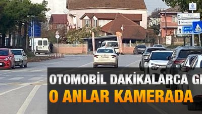 Kocaeli'nin Kartepe ilçesinde seyir halinde olan bir otomobil dakikalarca geri