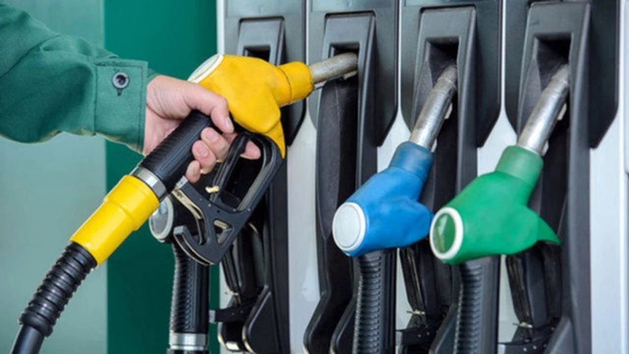 Brent petrol fiyatlarındaki dalgalanmalar ve döviz kurlarındaki değişiklikler, akaryakıt fiyatlarını