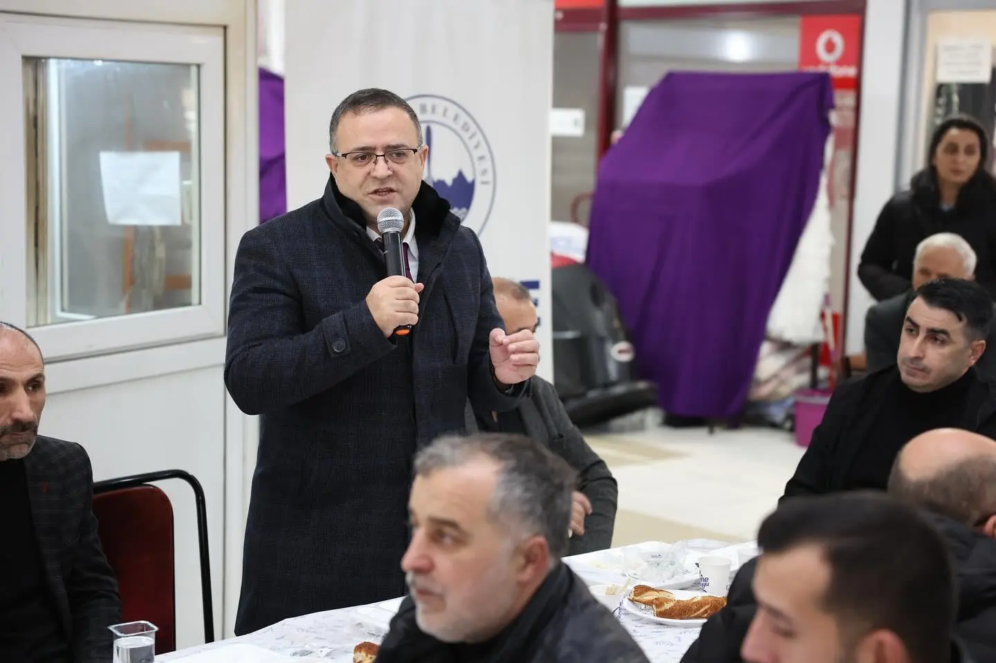 Venüs İş Merkezi esnaf ile buluşan Başkan Gökçe, belediye bünyesinde