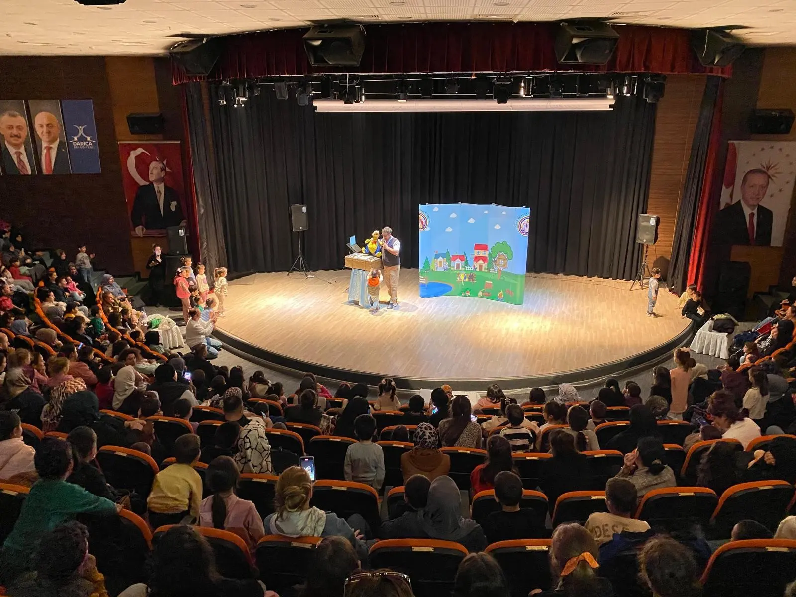Darıca'da ara tatilde olan çocuklar için birbirinde eğlenceli etkinlikler düzenleniyor.