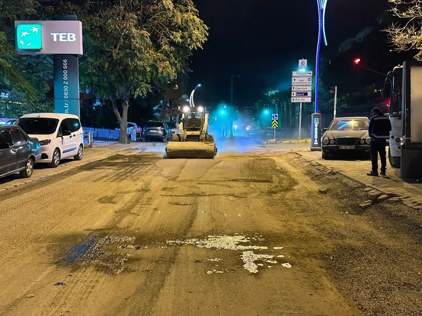 Gebze Osman Yılmaz Mahallesi İstanbul Caddesi'nde aşırı yağışlar nedeniyle oluşan