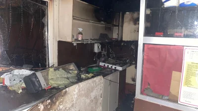 Kocaeli'nin Körfez ilçesinde sabaha karşı çıkan yangında ilkokul kantini alevlere