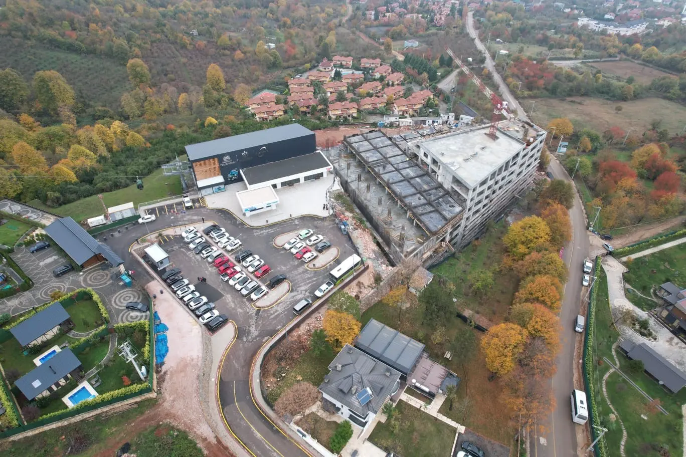 Samanlı Dağları'nın zirvesine ulaşım sağlayan Kartepe Teleferiğinin Derbent istasyonu yanına
