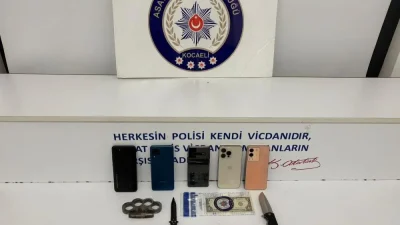 Kocaeli'nin Darıca ilçesinde iki kişiyi gasp eden şüpheliler, çıkarıldıkları mahkemece
