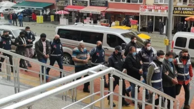 Kocaeli'nin İzmit ilçesinde çıkan kavgada 1 kişinin öldürülmesi, 5 kişinin