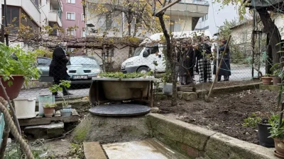 Kocaeli’nin Gebze ilçesinde evinin önünde bulunan kuyuya düşen kadını itfaiye