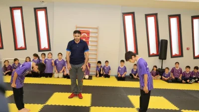 Gebze Belediyesi Kış Spor Okulları'nda bin 600 öğrenci boş zamanlarını