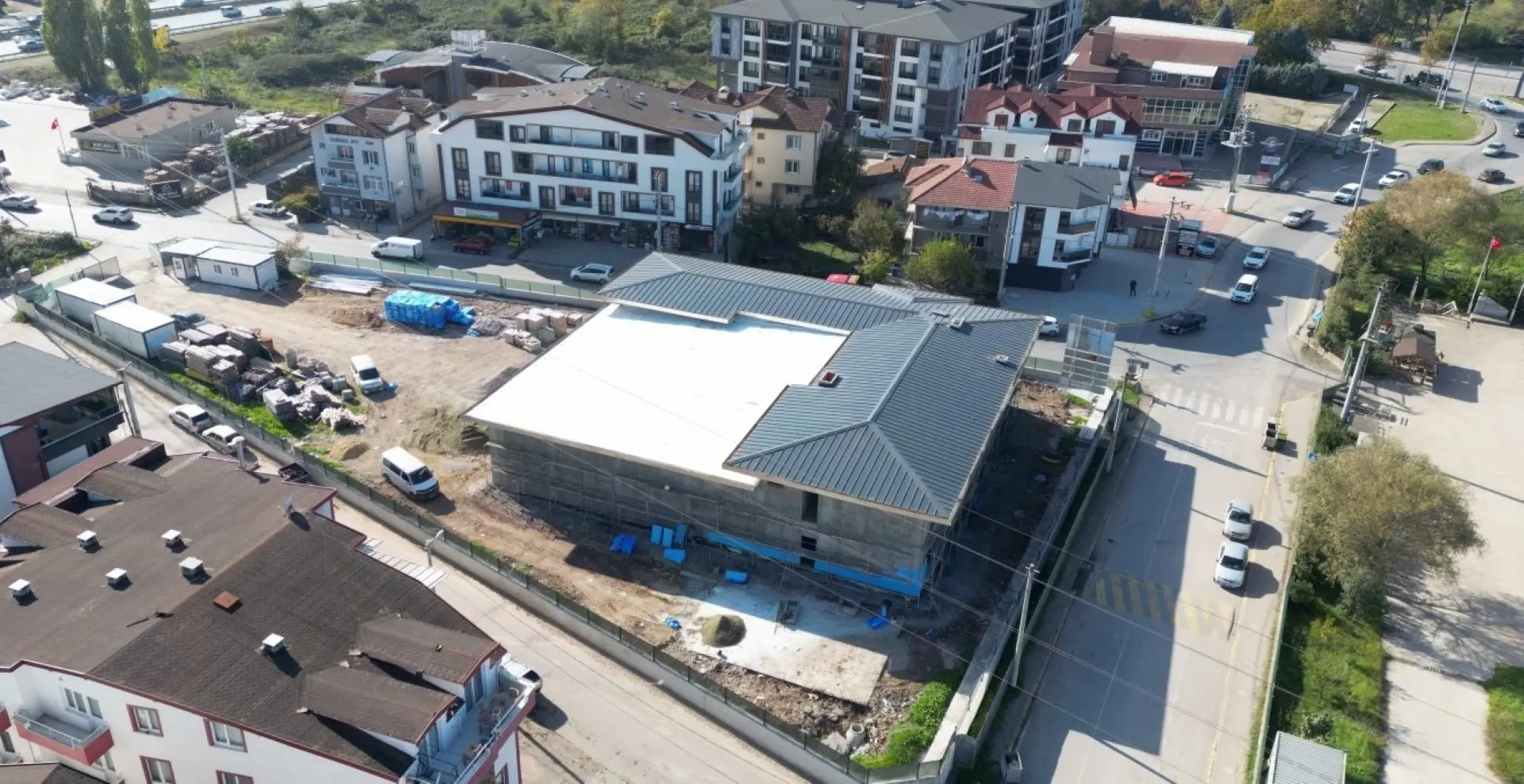 Büyükşehir tarafından Kocaeli İtfaiyesi için yapılan Kartepe müfreze binasında yoğun