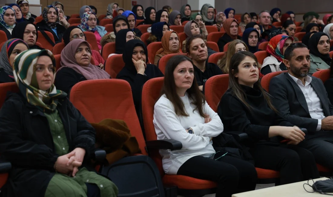 Kocaeli'de vatandaşların kanserle psikolojik mücadelesine destek olmak için seminer düzenlendi.