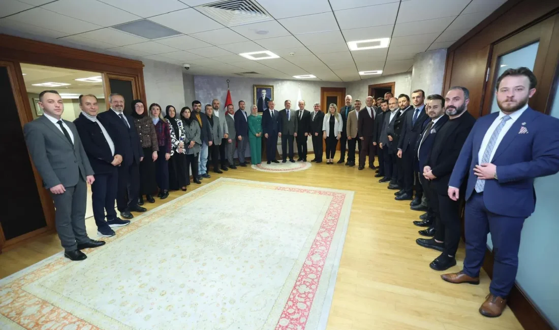 AK Parti’de kongrelerini tamamlayan ilçelerden Kocaeli Büyükşehir Belediye Başkanı Tahir