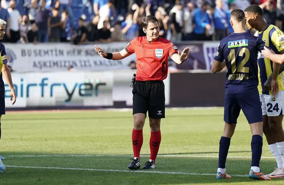 FIFA kokartlı hakem Halil Umut Meler, UEFA Şampiyonlar Ligi'nin 6.