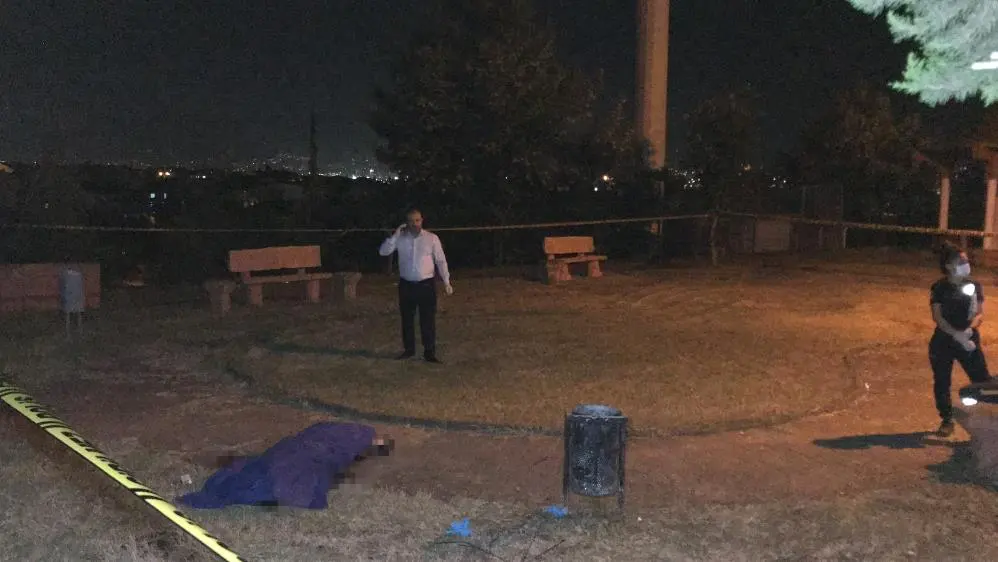 Kocaeli'nin Derince ilçesinde "Ne bakıyorsun" tartışmasında, tanımadığı genci bıçaklayarak öldüren