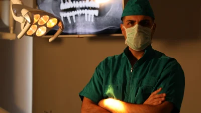 Uzman Diş Hekimi ve Ağız, Diş ve Çene Cerrahisi Uzmanı