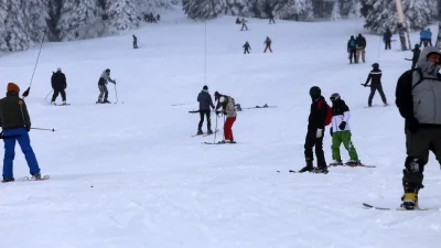 Türkiye’nin en önemli doğa ve kayak turizm merkezlerinden Uludağ’da kayak