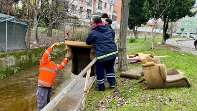 Körfez Belediyesi, çevreye rastgele bırakılarak kötü görüntüye sebep olan hacimli