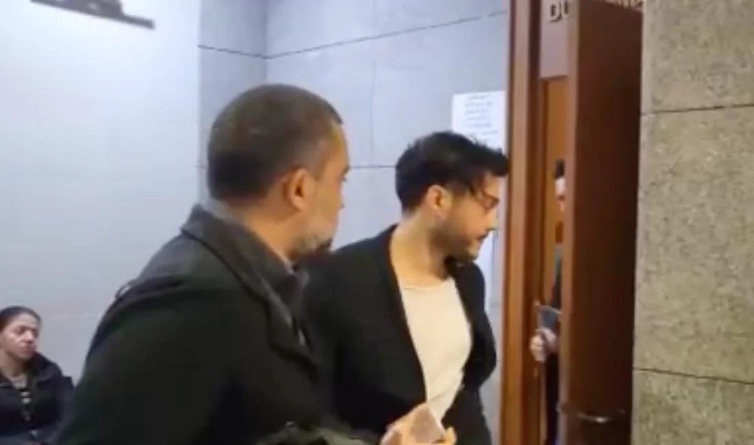 Şarkıcı İlyas Yalçıntaş, yabancı uyruklu bir kadına mesajlaşma uygulaması üzerinden