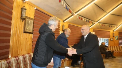 Körfez Belediye Başkanı Şener Söğüt, Esentepe Mahallesi’nde bulunan Kıl Çadır’da