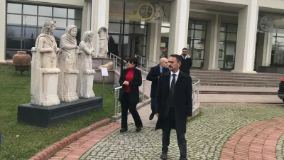 Ekonomik ve kültürel alanda gelişimine katkı sunan alanlarına ziyaretlerini sürdürmeye
