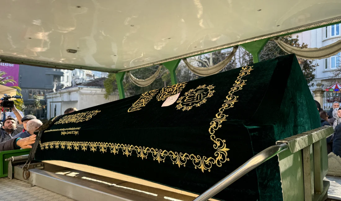 İstanbul'da tedavi gördüğü özel bir hastanede hayatını kaybeden Türk sanat