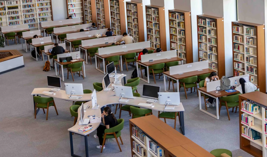 Büyükşehir’in 6 ilçede bulunan modern kütüphanelerinden her gün binlerce vatandaş