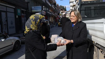İzmit Belediyesi, kendi üretim tesislerinde yetiştirdiği istiridye mantarlarını ücretsiz olarak