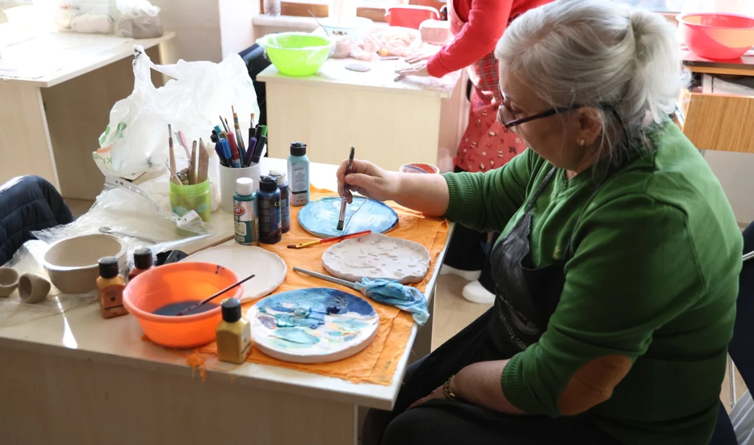 Sekiz bin yıllık tarihi bulunan seramik sanatına Kartepeli kadınlar büyük