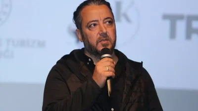 Yönetmen Olgun Özdemir, kalp krizi nedeniyle hayatını kaybetti. 