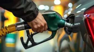 Döviz kurlarındaki dalgalanma ve petrol fiyatlarındaki hareketlilik, akaryakıt fiyatlarını etkilemeye