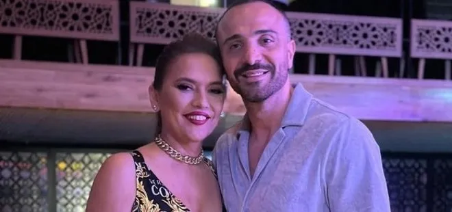 Ünlü şarkıcı Demet Akalın, sahne performansı sırasında hayat arkadaşı ve