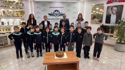 Bilgili Kültür Okulları 1-B sınıfı öğrencileri, Sınıf Öğretmeni Pelin Üstünkaya