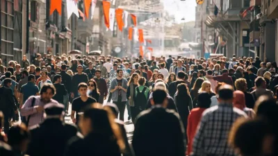 Bir düşünür demiş ki! Toplum %1 düzelirse yönetenler %10 düzelir.